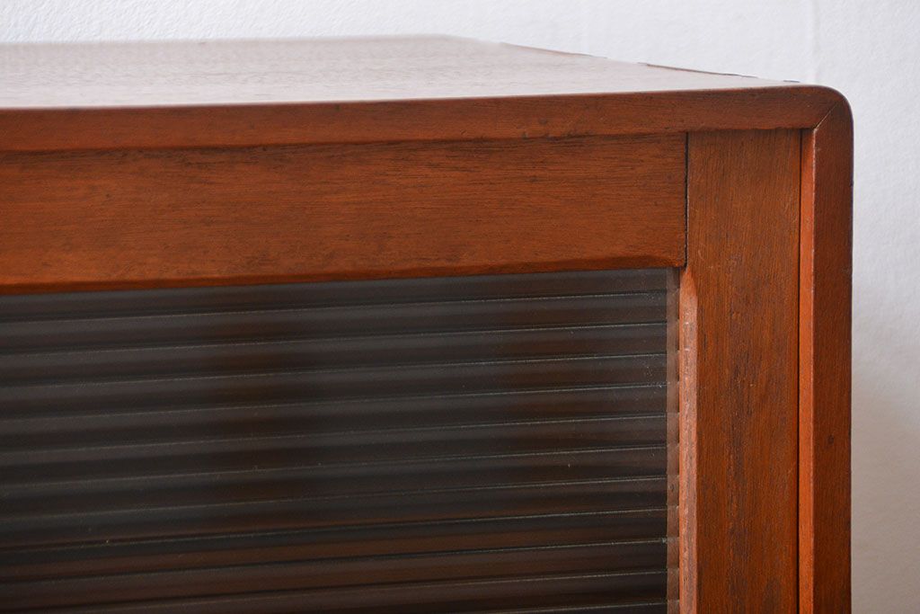 レトロ家具　昭和レトロ　モールガラス入りガラス戸収納棚