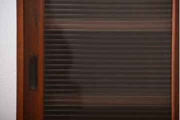 レトロ家具　昭和レトロ　モールガラス入りガラス戸収納棚