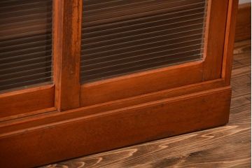 レトロ家具　昭和レトロ　モールガラス入りガラス戸収納棚