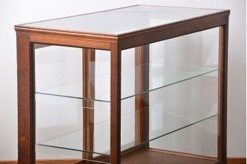 アンティーク家具　アンティーク　鉄脚付きガラスケース