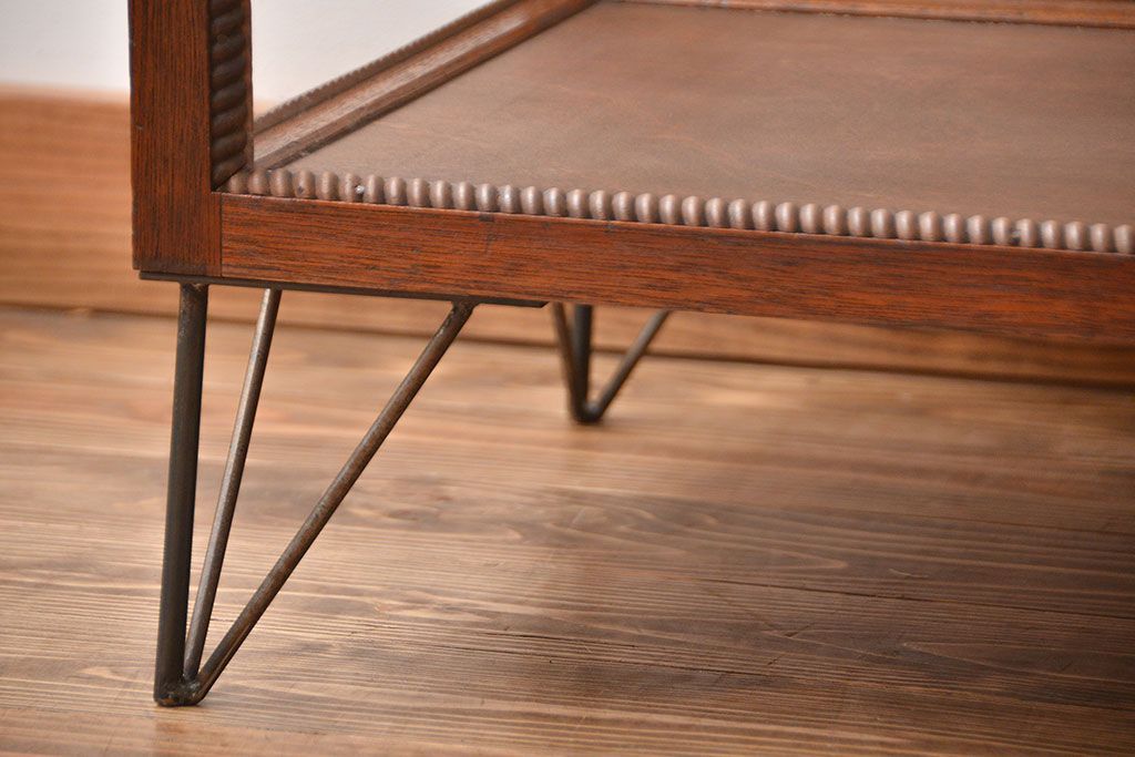 アンティーク家具　アンティーク　鉄脚付きガラスケース