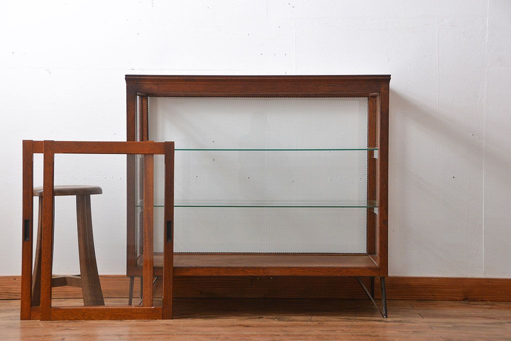 アンティーク家具　アンティーク　鉄脚付きガラスケース
