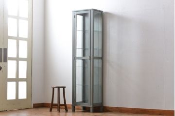 ヴィンテージ家具　イギリスビンテージ　縦型ペイントガラスケース
