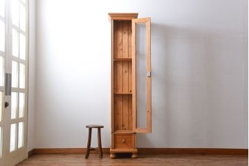 ヴィンテージ家具　イギリスビンテージ　縦型パイン材ガラスケース