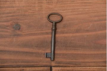 ヴィンテージ家具　イギリスビンテージ　縦型パイン材ガラスケース