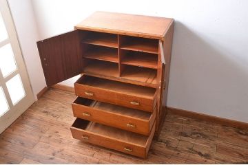 アンティーク家具　イギリスアンティーク　扉付きチェスト