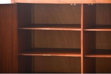 アンティーク家具　イギリスアンティーク　扉付きチェスト