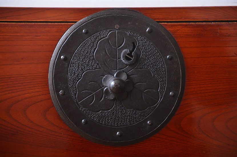 アンティーク家具　古民具・骨董　特注品!立派な金具の米沢箪笥