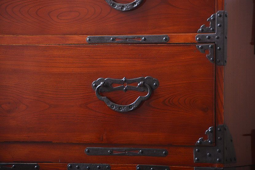 アンティーク家具　古民具・骨董　特注品!立派な金具の米沢箪笥