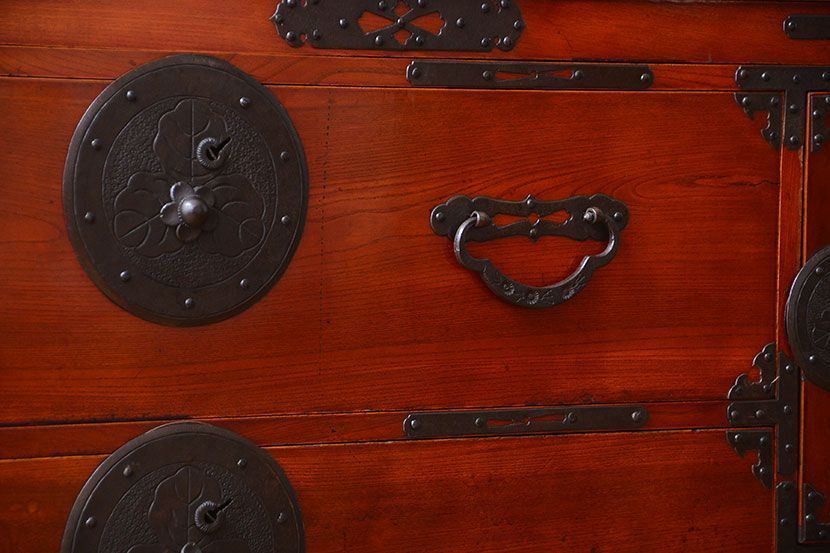 アンティーク家具　古民具・骨董　特注品!立派な金具の米沢箪笥