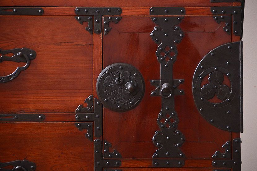 アンティーク家具　古民具・骨董　特注品!立派な金具の米沢箪笥