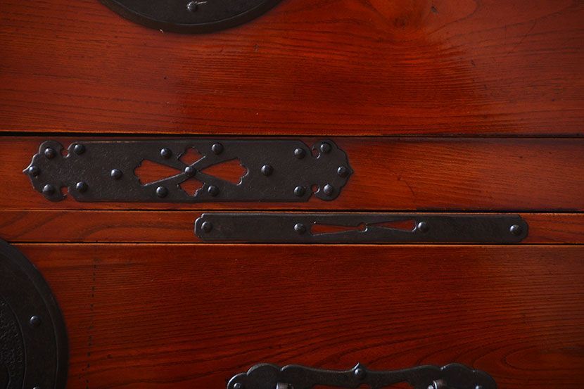 アンティーク家具　古民具・骨董　特注品!立派な金具の米沢箪笥