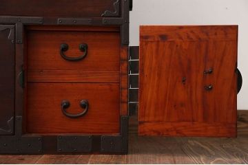 アンティーク家具　古民具・骨董　総檜材の重ね衣装箪笥