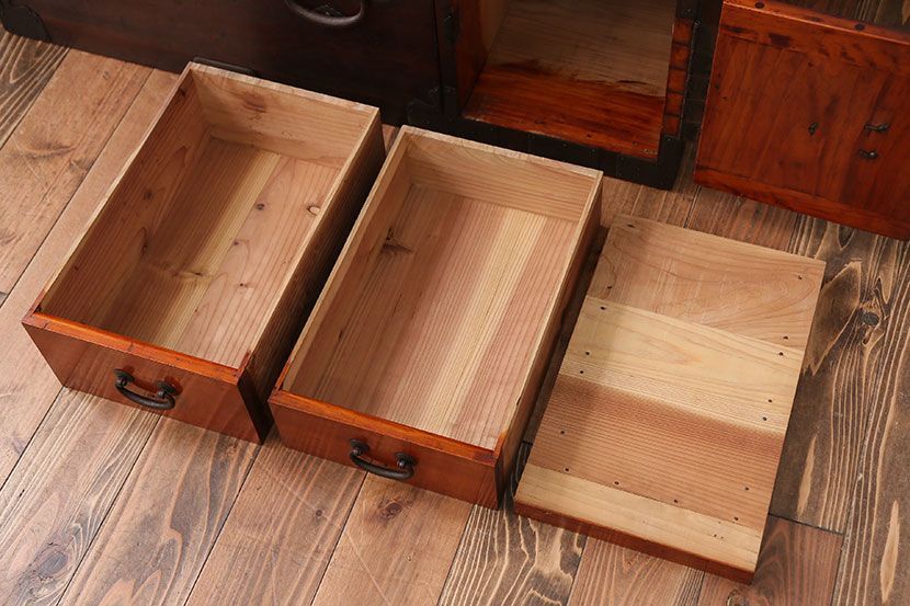 アンティーク家具　古民具・骨董　総檜材の重ね衣装箪笥