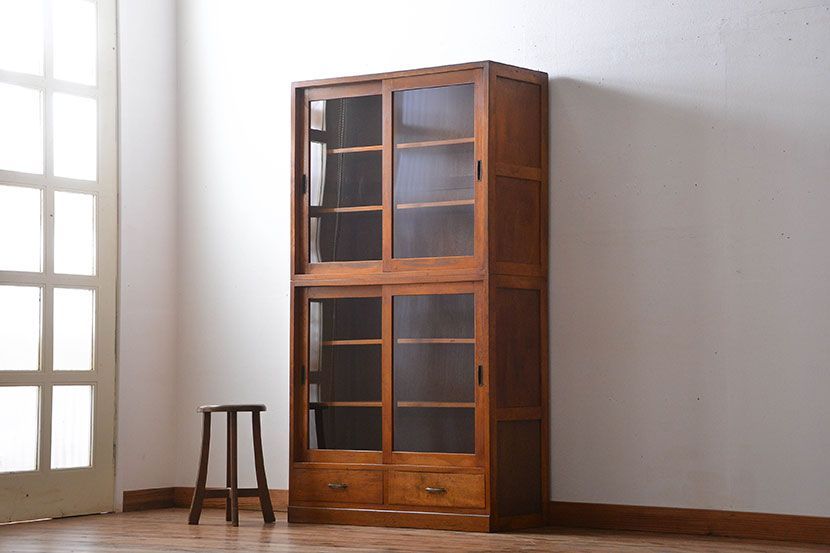 レトロ家具　昭和レトロ　シンプルな収納棚