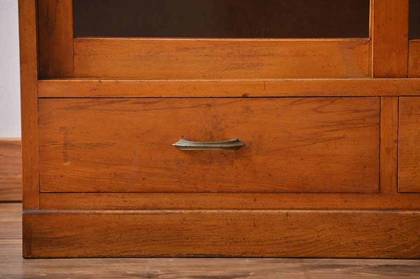 レトロ家具　昭和レトロ　シンプルな収納棚
