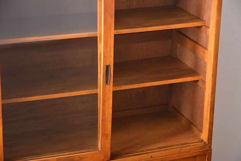 レトロ家具　昭和レトロ　シンプルな収納棚