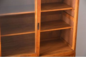 レトロ家具　昭和レトロ　シンプルな収納棚