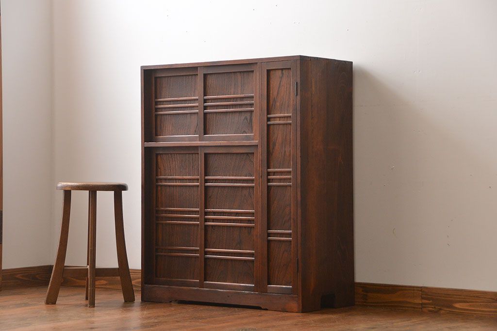 レトロ家具　昭和レトロ　味わい深い収納棚