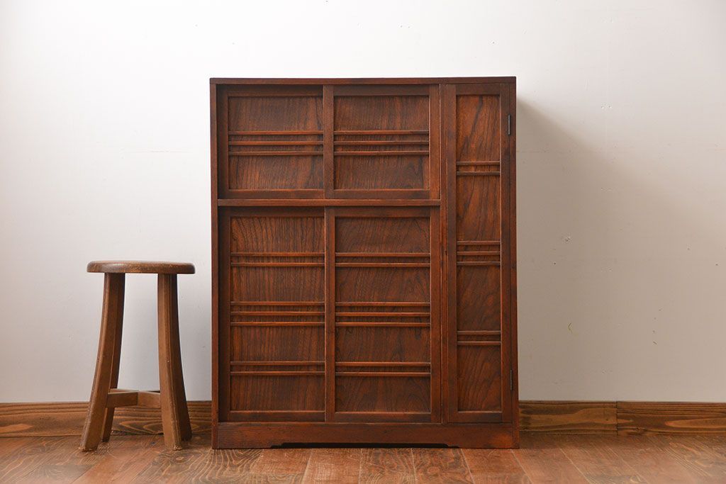 レトロ家具　昭和レトロ　味わい深い収納棚