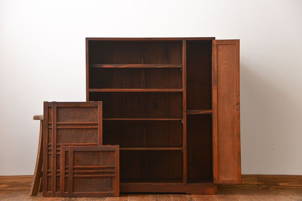 レトロ家具　昭和レトロ　味わい深い収納棚