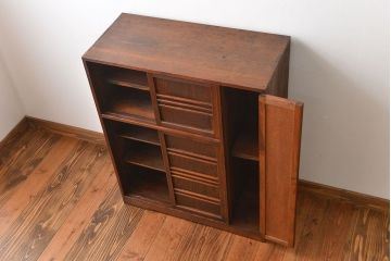 レトロ家具　昭和レトロ　味わい深い収納棚
