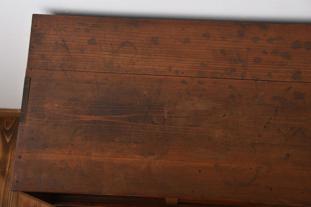 レトロ家具　昭和レトロ　味わい深い収納棚