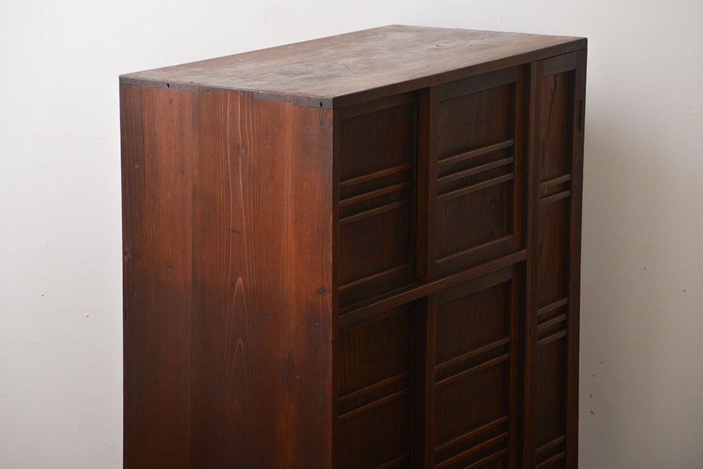 レトロ家具　昭和レトロ　味わい深い収納棚