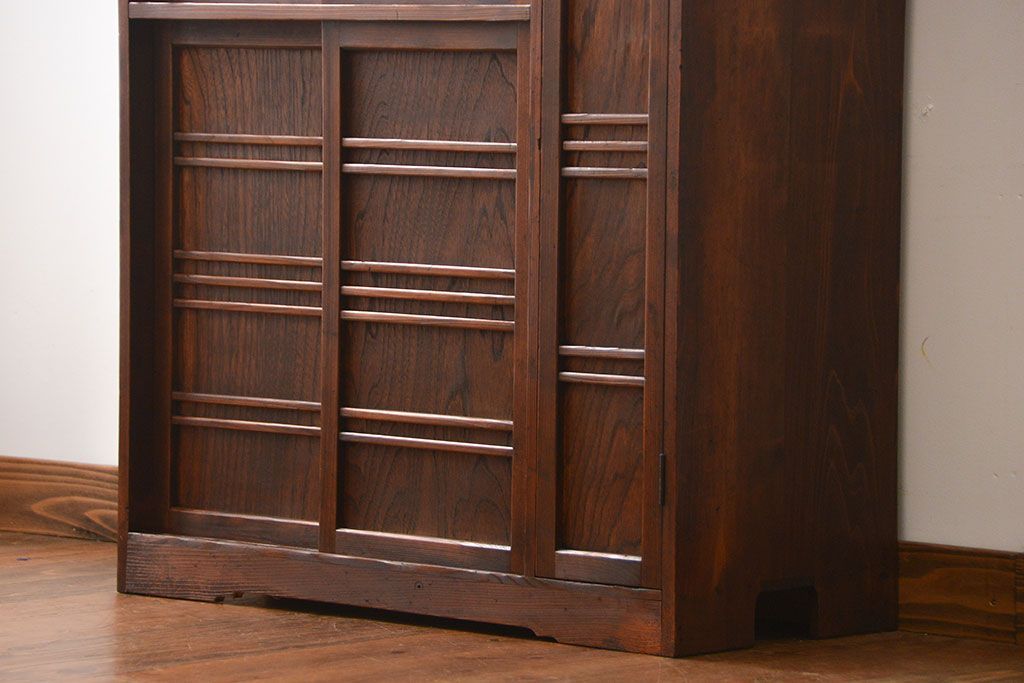 レトロ家具　昭和レトロ　味わい深い収納棚