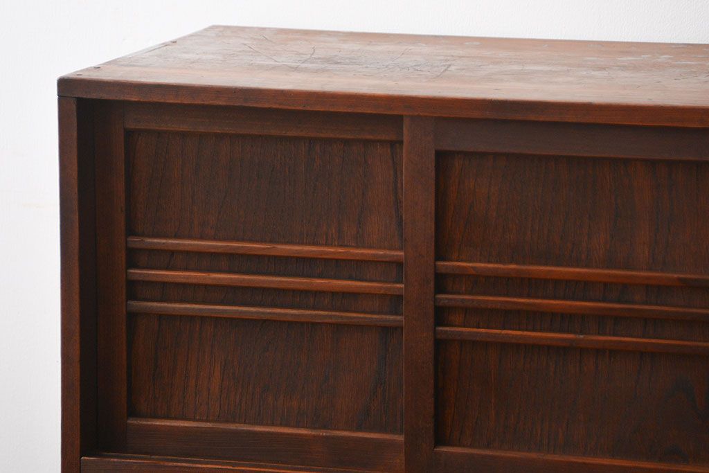 レトロ家具　昭和レトロ　味わい深い収納棚