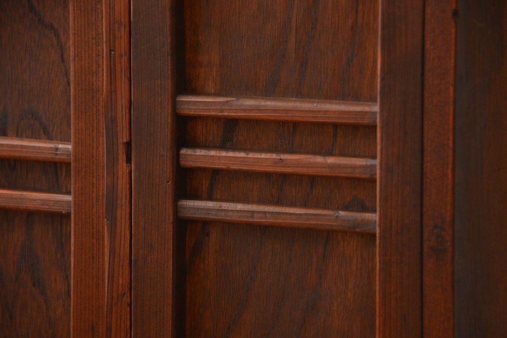 レトロ家具　昭和レトロ　味わい深い収納棚