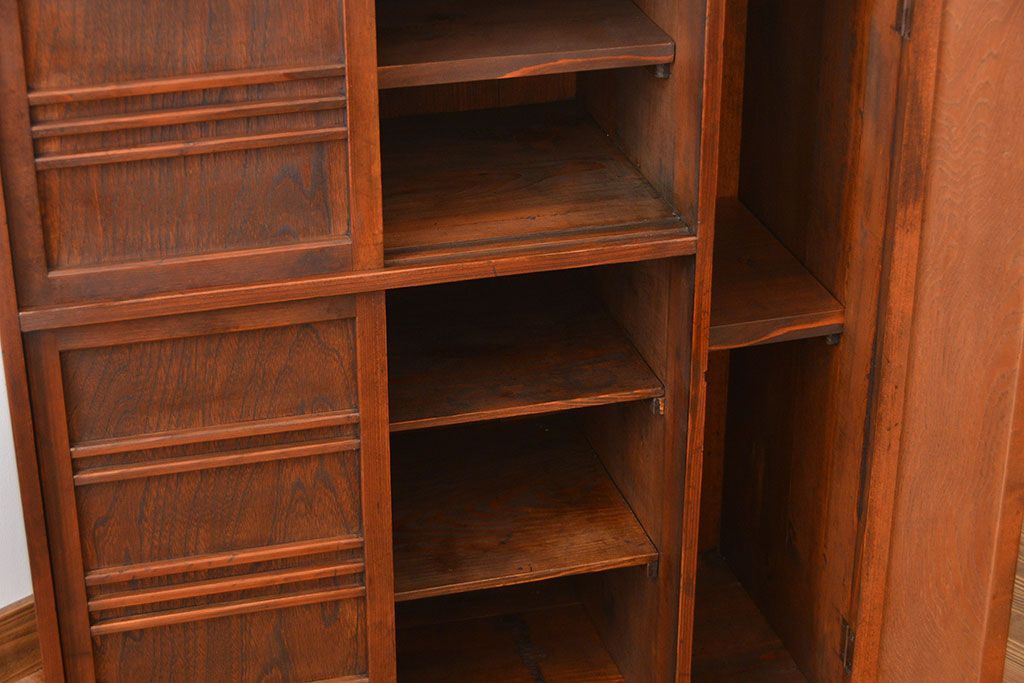 レトロ家具　昭和レトロ　味わい深い収納棚