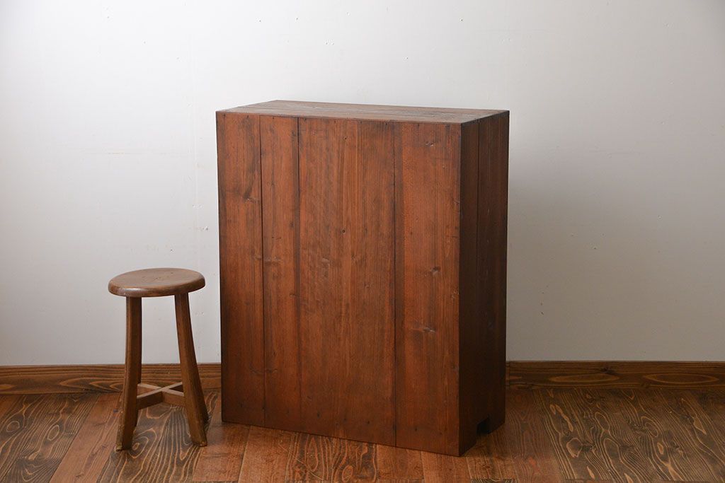 レトロ家具　昭和レトロ　味わい深い収納棚