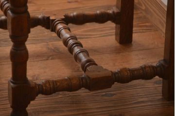 アンティーク家具　イギリスアンティーク　上品なチェア(2)