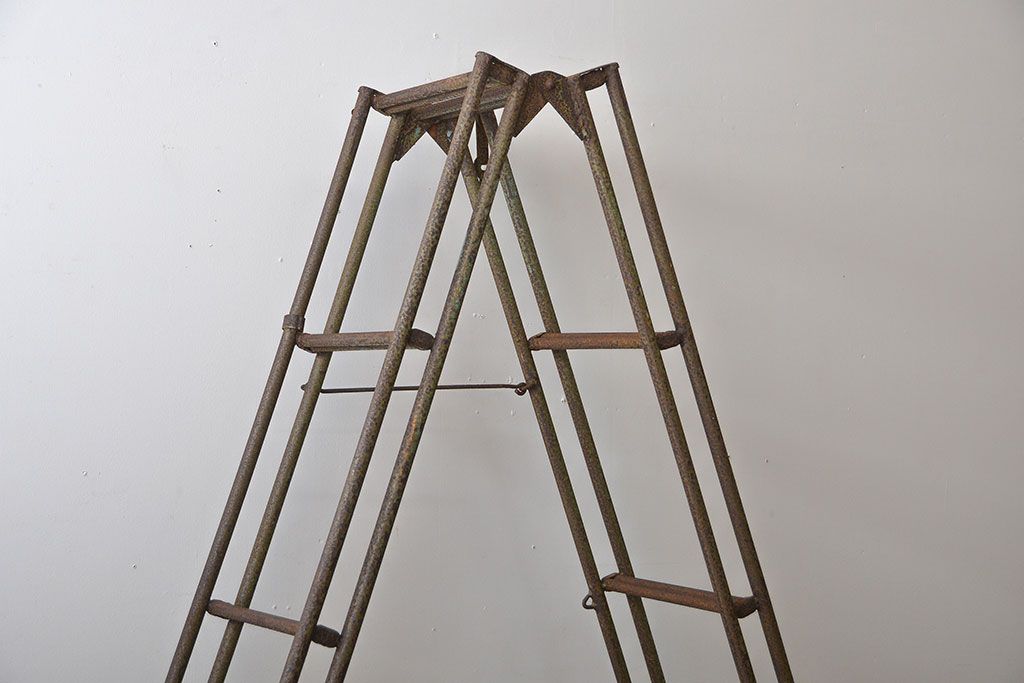 昭和レトロ☆脚立 折りたたみ式の小さな脚立 昭和レトロ 木製 | 家貨屋 kakaya