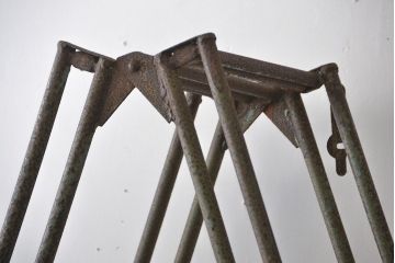 アンティーク雑貨　昭和レトロ　シャビーなアイアンの脚立(梯子)