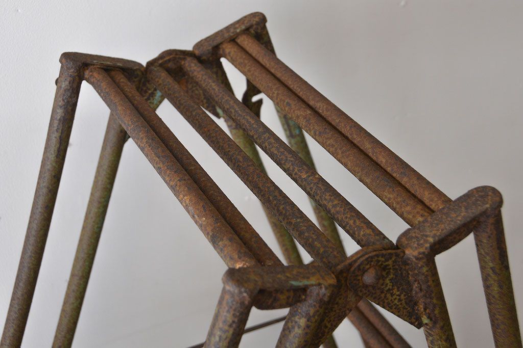 アンティーク雑貨　昭和レトロ　シャビーなアイアンの脚立(梯子)