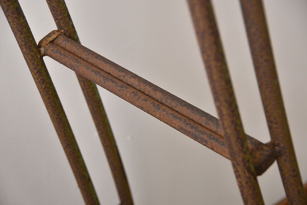 アンティーク雑貨　昭和レトロ　シャビーなアイアンの脚立(梯子)