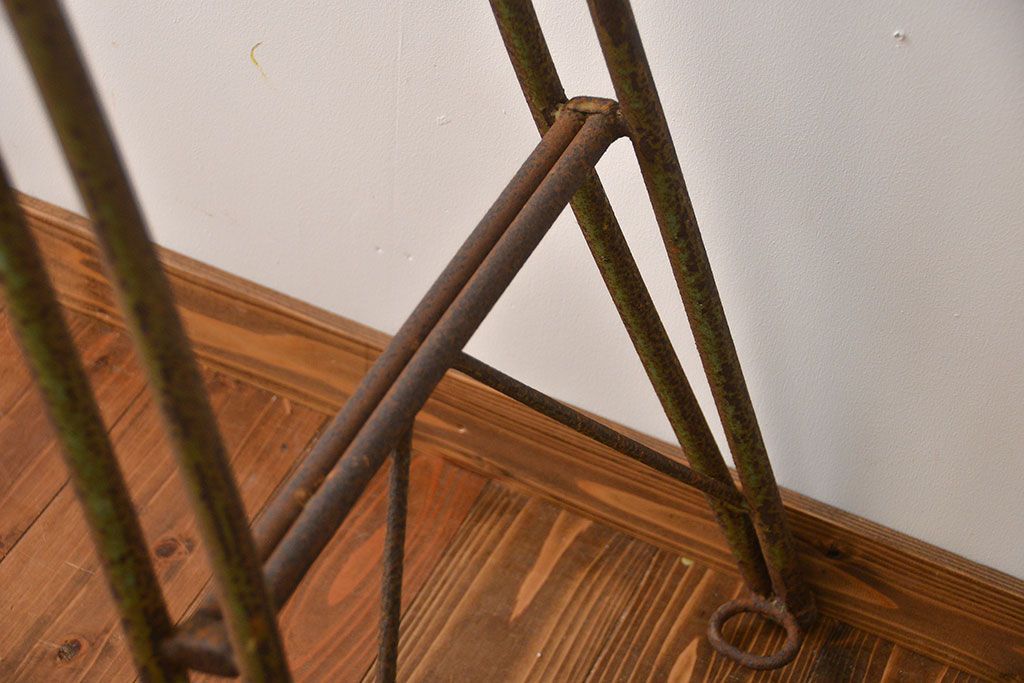 アンティーク雑貨　昭和レトロ　シャビーなアイアンの脚立(梯子)