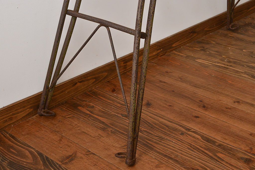 アンティーク雑貨　昭和レトロ　シャビーなアイアンの脚立(梯子)