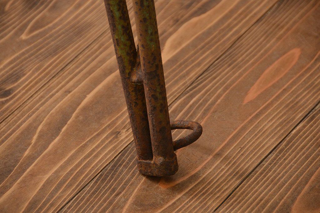 アンティーク雑貨　昭和レトロ　シャビーなアイアンの脚立(梯子)