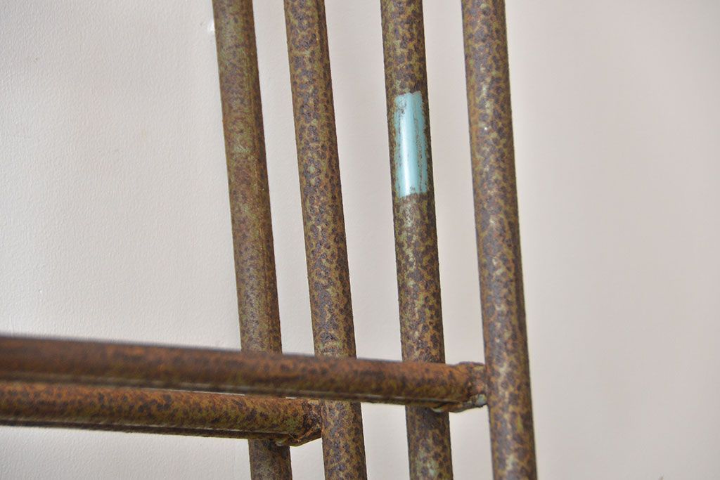 アンティーク雑貨　昭和レトロ　シャビーなアイアンの脚立(梯子)