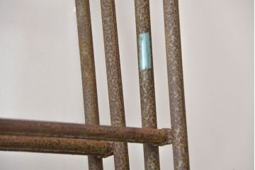 アンティーク雑貨　昭和レトロ　シャビーなアイアンの脚立(梯子)