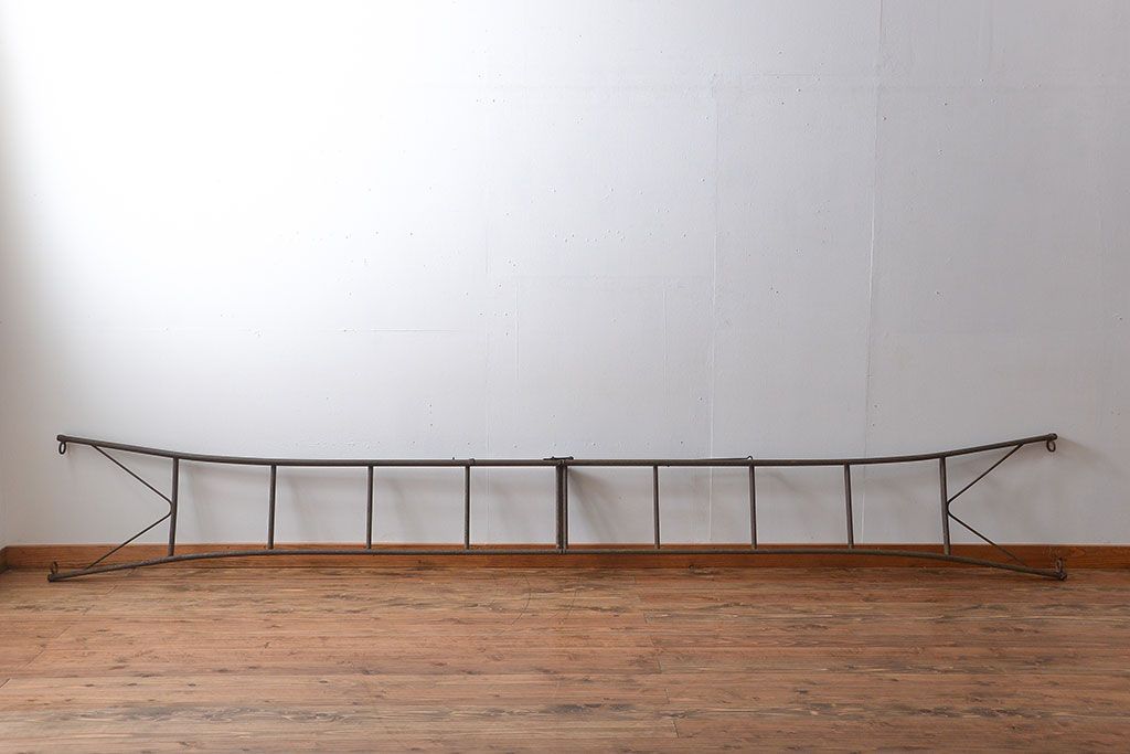 アンティーク雑貨　昭和レトロ　シャビーなアイアンの脚立(梯子)