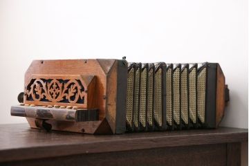 イギリスアンティーク　アコーディオン