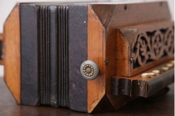 イギリスアンティーク　アコーディオン