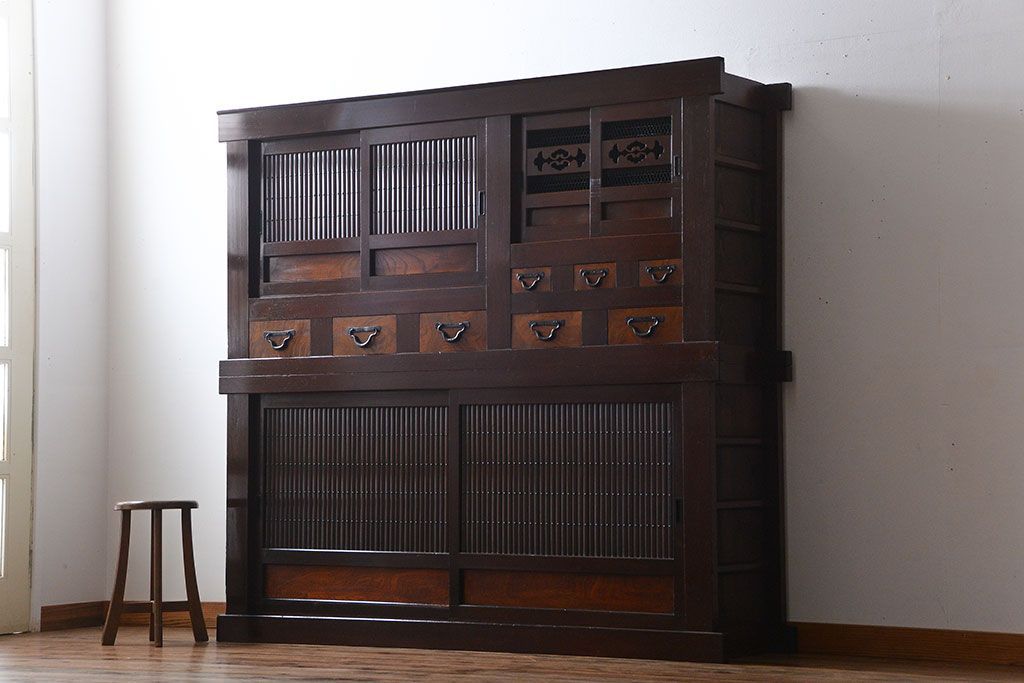 アンティーク家具　古民具・骨董　丸桟仕上げの六尺近江水屋箪笥