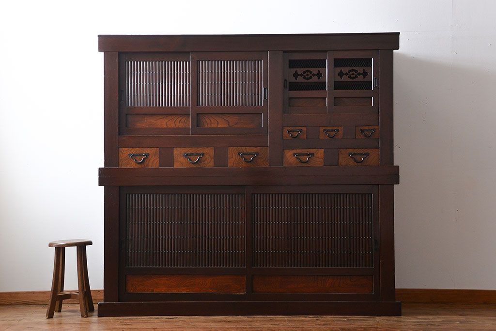 アンティーク家具　古民具・骨董　丸桟仕上げの六尺近江水屋箪笥