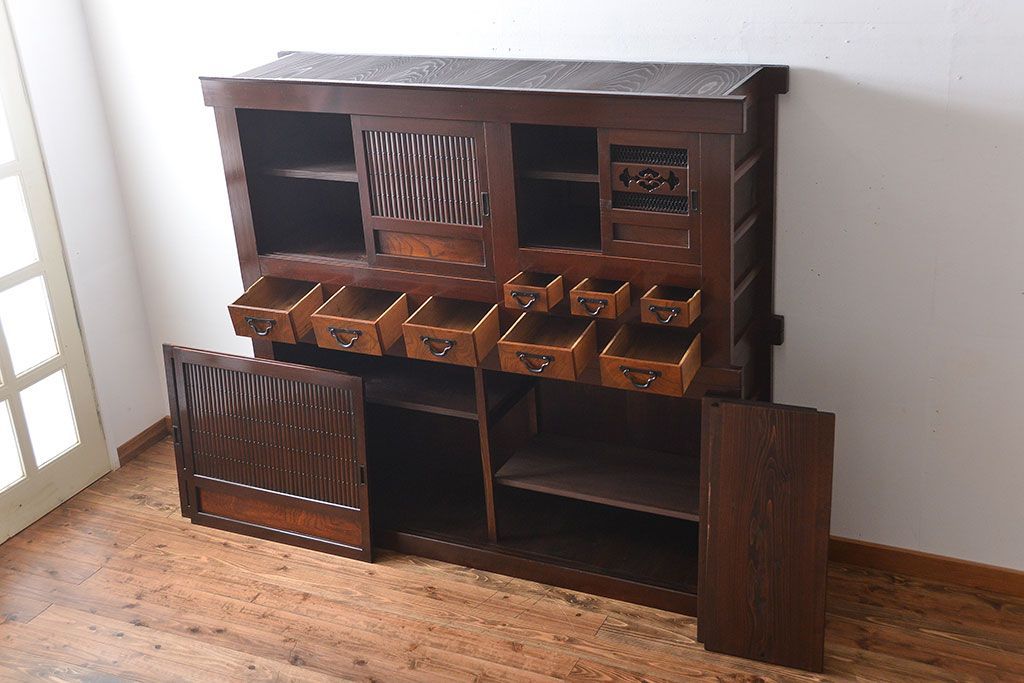 アンティーク家具　古民具・骨董　丸桟仕上げの六尺近江水屋箪笥