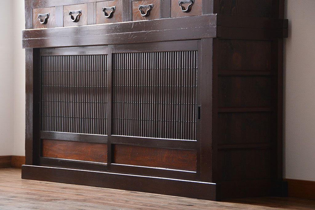 アンティーク家具　古民具・骨董　丸桟仕上げの六尺近江水屋箪笥